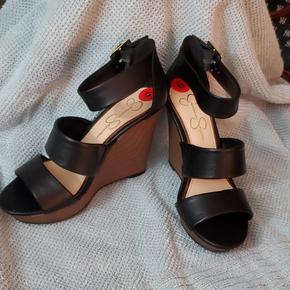Shoes - Picture 2 of 7